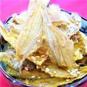 【80g】カリッと美味しい いわしのお煎餅 | いわしをひらいて甘くかりっとした煎餅にしました。 カルシウム満点の一品です。おつまみに