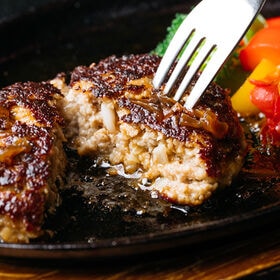 【計1050g】奈良 「シェルブルー」 山口シェフ監修 極上＆特選牛生ハンバーグ | 肉の食感を活かした極上ハンバーグと牛肉の旨みをしっかり味わえる特選ハンバーグの2種セットで